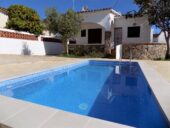 Casa per llogar a L’Escala a planta baixa jardi i piscina.